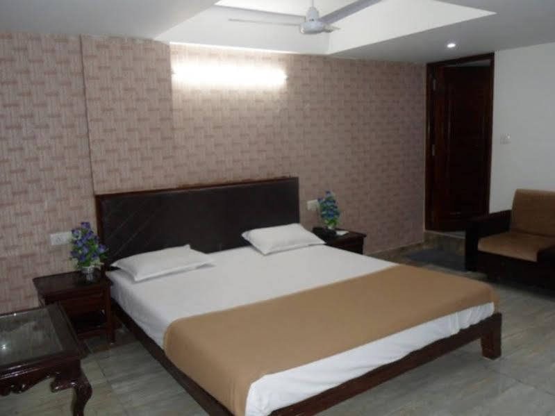 Hotel Seven Ahmadábád Kültér fotó